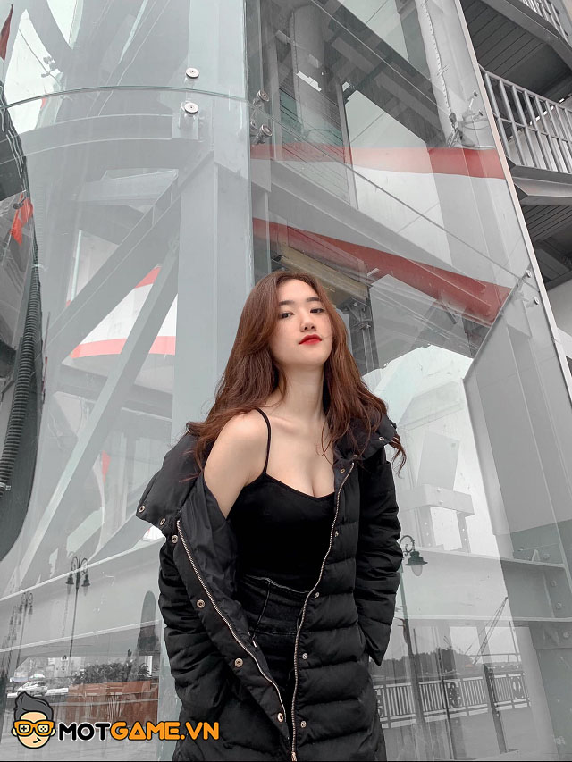 Valorant: Ngắm nhìn nhan sắc vạn người mê của Linh Nắng - nữ MC giải đấu Valorant