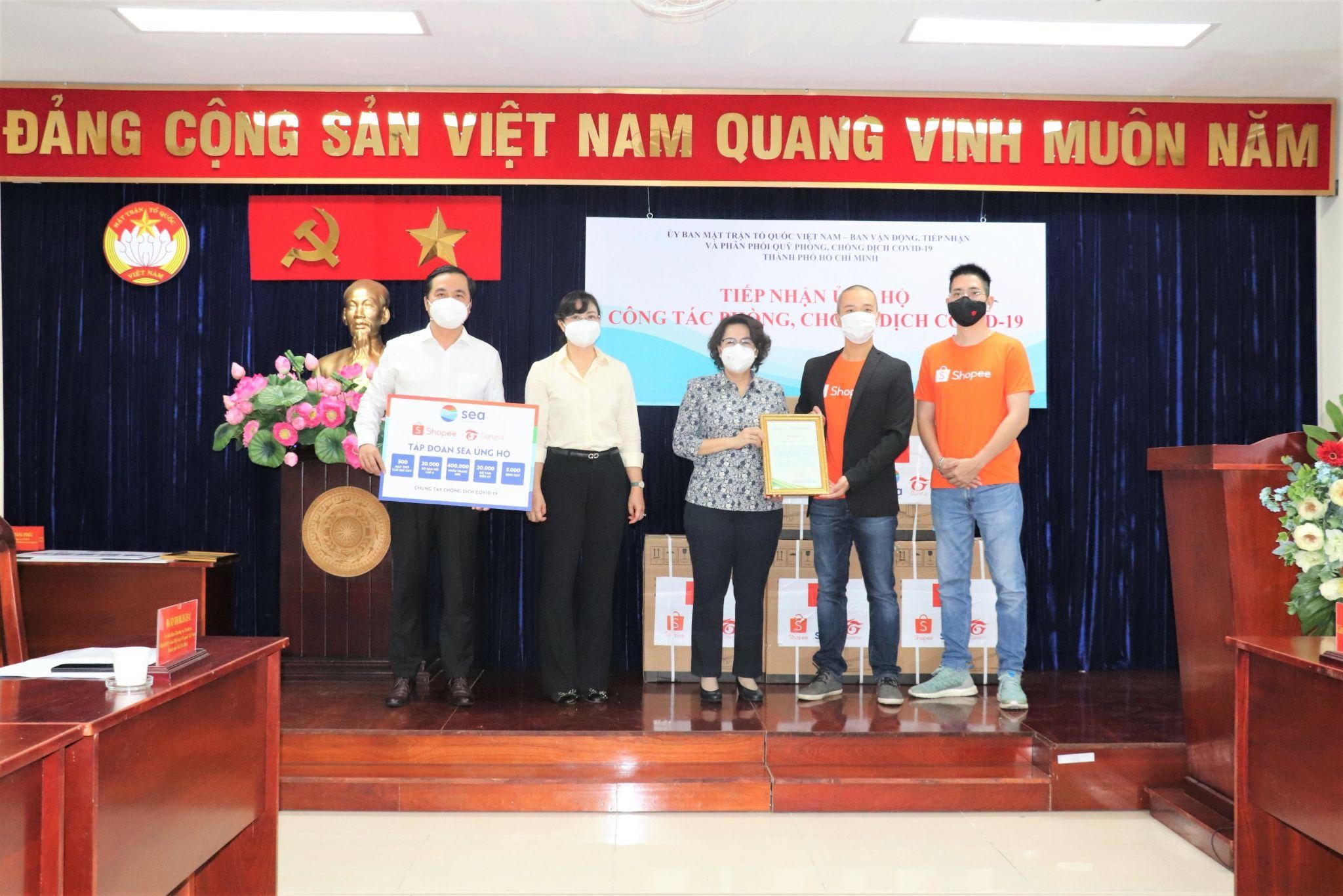 Garena Việt Nam đồng hành cùng tuyến đầu chống đầu chống dịch tại TP.Hồ Chí Minh - Ảnh 1